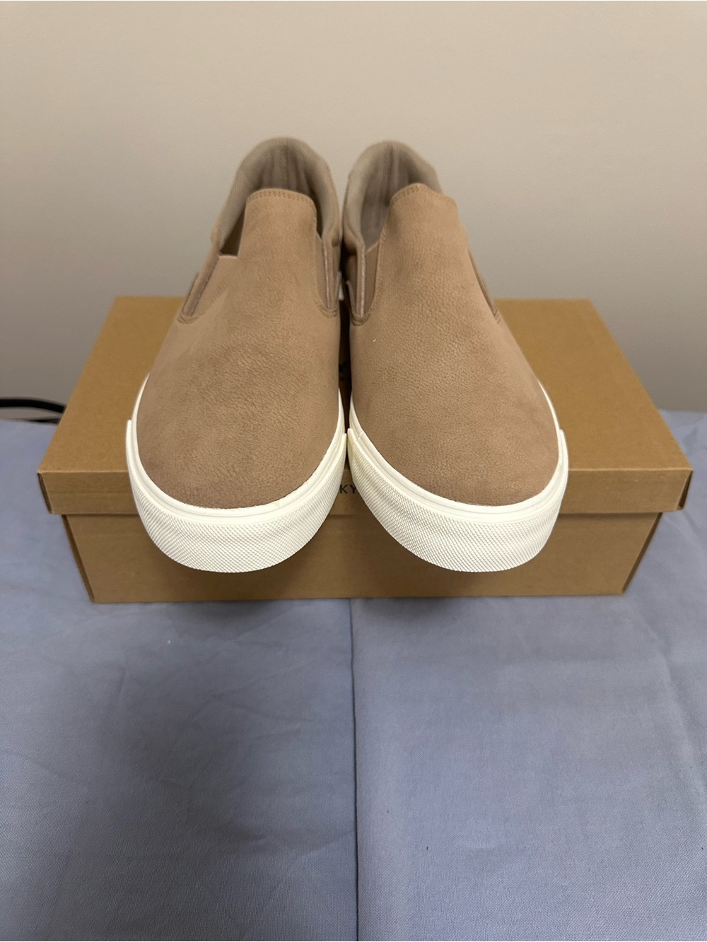 Lucky Brand Men’s Slip-On Loafers in Taupe - Picture 3 of 7